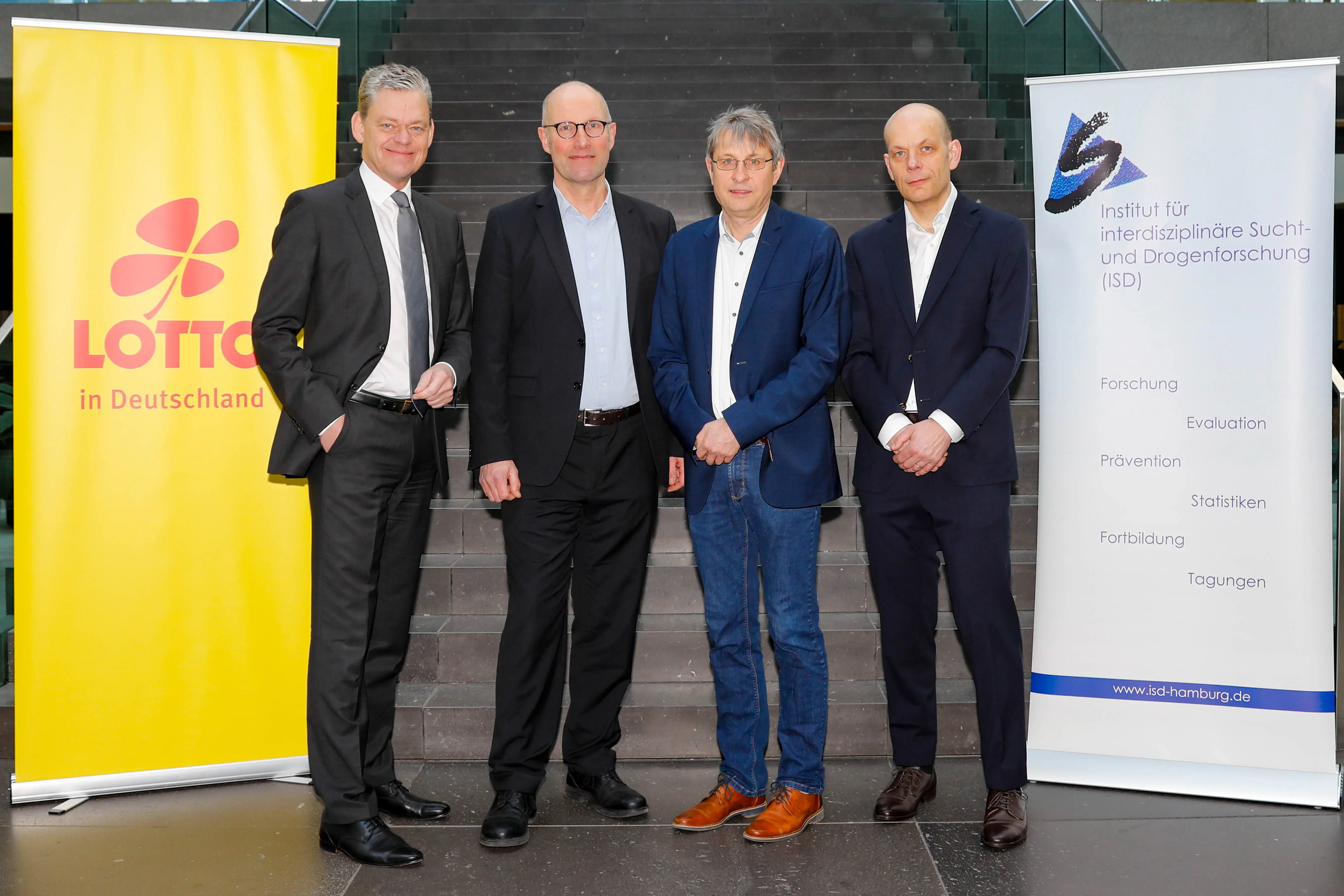 gluecksspiel-survey-2023-pressekonferenz-gruppe