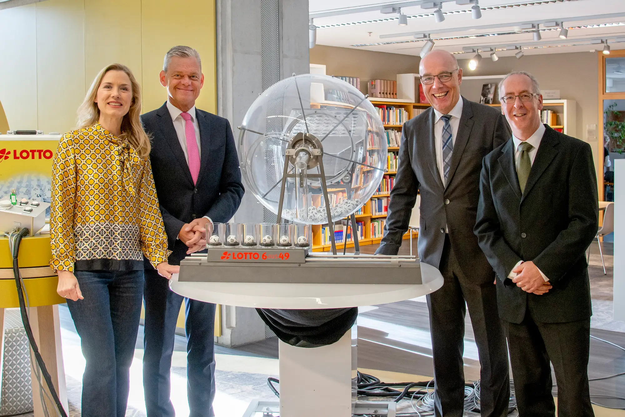 Lotto-Ziehungsgerät im Haus der Geschichte in Bonn